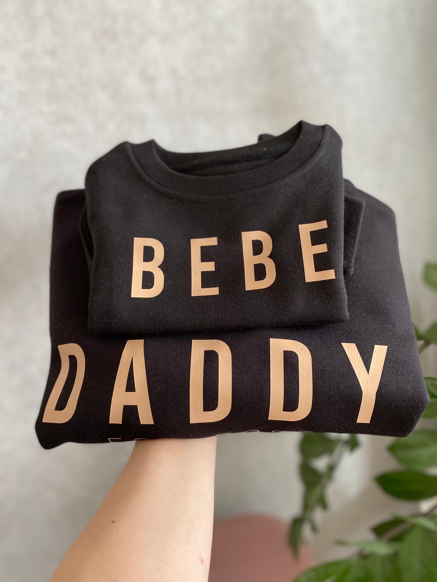 Collegepaita Daddy - Black