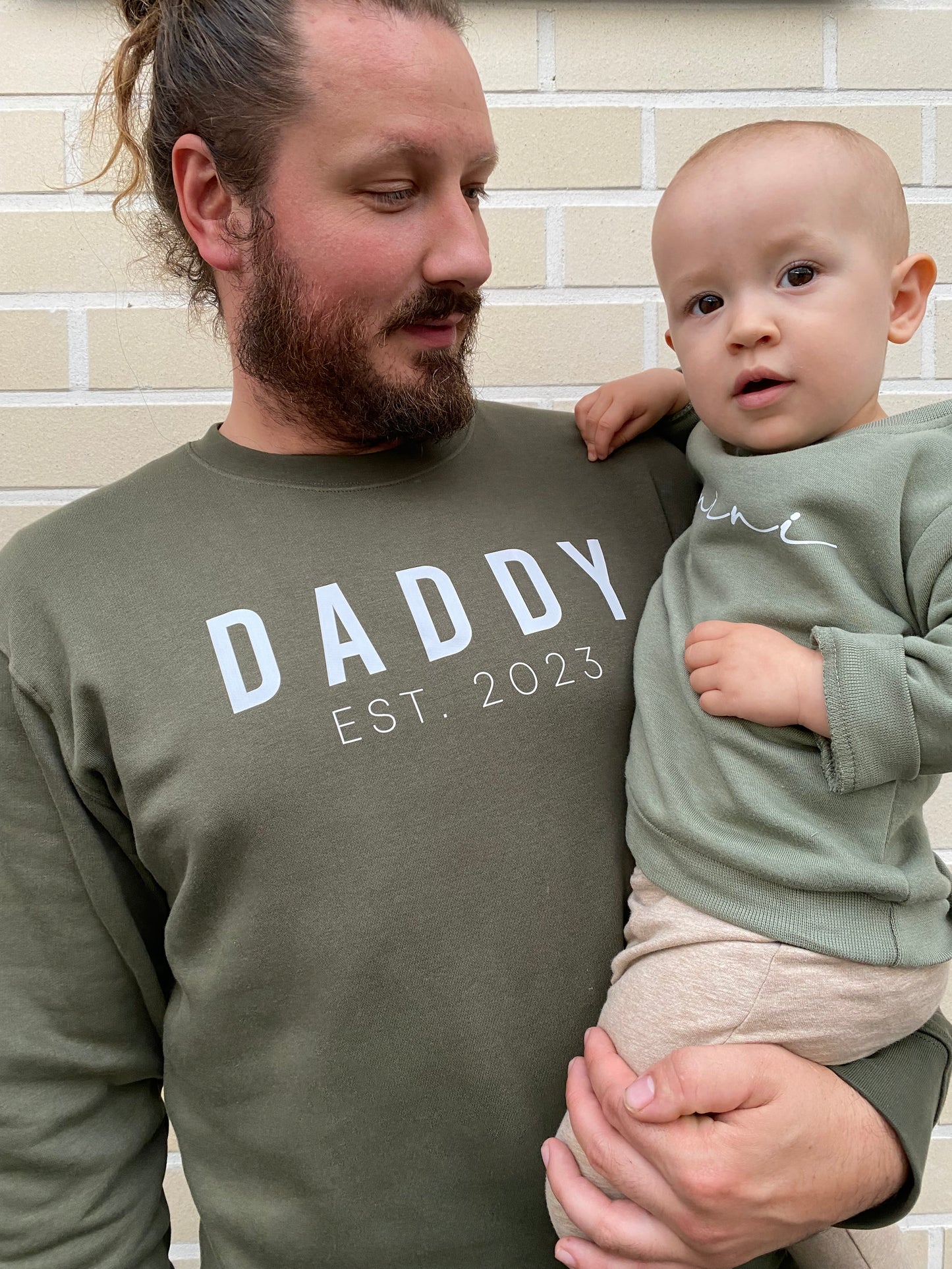 Collegepaita Daddy - Olive